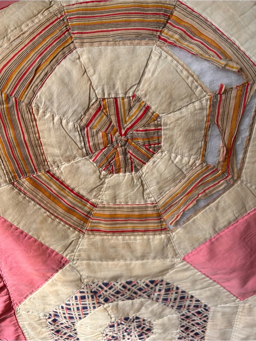 Vintage Handmade Dresden Plate Quilt